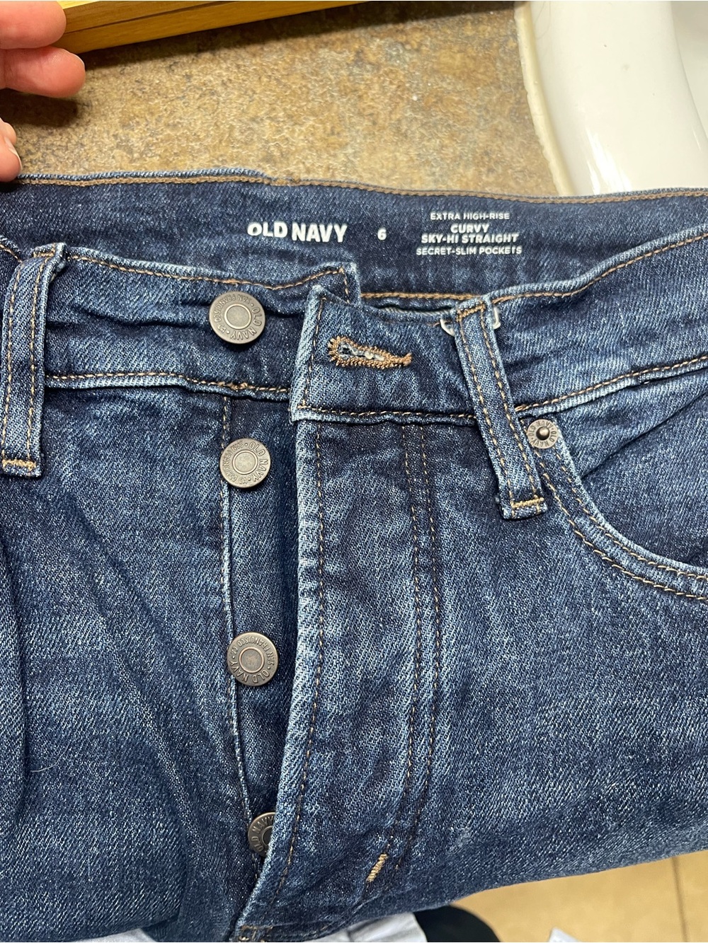 Old Navy Women’s Extra High-Rise Curvy Ski-Hi Straight Blue Button-Fly Jeans